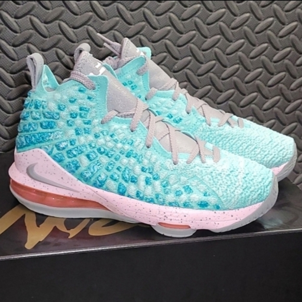 Nike Lebron XVII Zoom South Beach Women Size 7